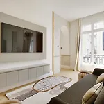 Pick A Flat\'S Apartment In Champs Elysees - Rue Jouffroy D\'Abbans